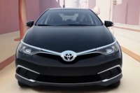 トヨタ、謎のセダンを公開…欧州版 カローラ に改良新型か 画像