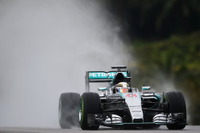 【F1 マレーシアGP】急な大雨にも動じず、ハミルトンが開幕2戦連続ポール…2番手はベッテル 画像