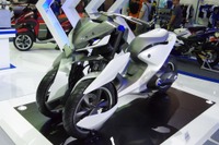 【バンコクモーターショー15】ヤマハ 03GEN-f…未来派三輪バイクコンセプト［詳細画像］ 画像