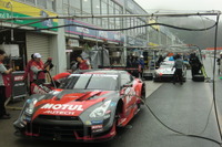 【SUPER GT】開幕前日…雨の岡山国際サーキットに人車集結 画像