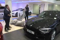 BMW、新車をプレゼント…エイプリルフールじゃないよ［動画］ 画像