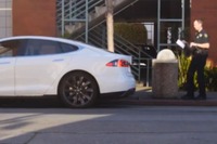 テスラ モデルS、駐車違反チケット回避モードを採用?!［動画］ 画像