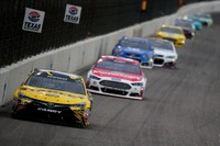 【NASCARスプリントカップ 第7戦】トヨタ エドワーズ、終盤失速し10位フィニッシュ 画像