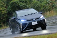 新日鉄住金、トヨタ MIRAI 燃料電池スタック向けにチタン箔の製造技術を提供 画像