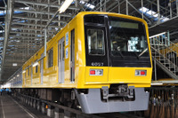 西武「黄色い6000系」ラッピング作業を公開…4月18日から営業運転 画像