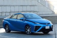 【トヨタ MIRAI 試乗】「ミライ」が公道を悠然と走った…島崎七生人 画像