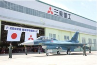 津波で被災した戦闘機 F-2B がふたたび空へ 画像