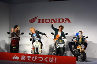 ホンダ、原付新CMにゴールデンボンバー起用…「まるで思い出フィルムのよう」 画像