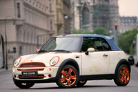 DIESELデザインのMINIのチャリティオークションが落札 画像