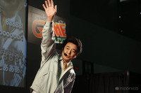 【超会議15】「ゲームセンターCX」有野課長、マリオの“足プレイ”に苦戦 画像