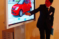 【スズキ SX4 発表】大型モニターを使った商談支援システムを導入 画像