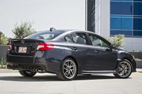 スバル WRX、米国で2016年型…STI に低いリアスポイラー設定 画像