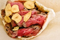 【肉フェス15】手ぬきなしのメニューに舌鼓…並ばず食べられる「VIPエリア」も 画像