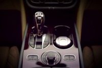 ベントレー ベンテイガ、インテリアの一部を先行公開…ブランド初のSUV 画像