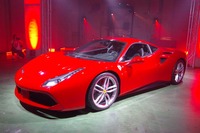 【フェラーリ 488 GTB 日本発表】ターボラグは「ゼロ」、初代もオマージュしたV8最新作［写真蔵］ 画像