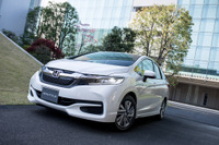 【ホンダ シャトル 発売】ガソリン車の燃費は21.8km/リットル、4WDも設定［写真蔵］ 画像