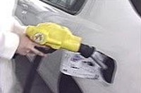 セルフ式ガソリンスタンド急増--人気の秘密は? 画像