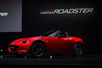【マツダ ロードスター 新型発表】フロントフェンダーなど匠の技でアルミ化推進 画像