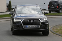 アウディ SQ7 をキャッチ!…V8搭載で500ps超え、2016年登場か 画像