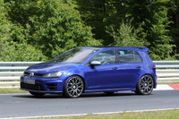 VW ゴルフ 史上最強の420ps!「R400」9月公開か 画像