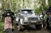 メルセデスの“6輪” Gクラス、映画『ジュラシック・ワールド』に起用 画像