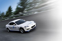 マツダ、RX-8 水素車が海外で初のデモ走行 画像