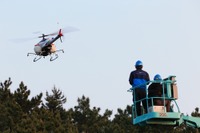 ヤマハ発動機、無人ヘリで世界文化遺産を保護…三保の松原で薬剤散布 画像