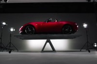 マツダ ロードスター 新型、理想的な重量バランスを証明［動画］ 画像