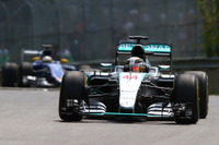 【F1 カナダGP】ハミルトン、フリー走行でクラッシュ…最速タイム記録後に 画像