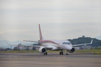 三菱航空機 MRJ、初号機の走行試験を開始 画像