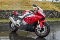 【BMW S1000RR 動画試乗】日常域から十分楽しく乗りこなせる「超」スーパースポーツ…佐川健太郎 画像