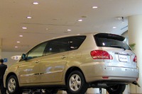 【新型トヨタ『イプサム』】「Jライン」Dピラーの処理 画像