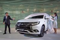 【三菱 アウトランダーPHEV 改良新型】フロントマスクを大改造、欧州車対抗へ走行性も改善 画像
