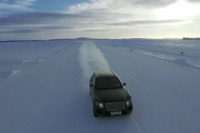 ベントレー初のSUV ベンテイガ、開発プロトタイプ車が雪上テスト 画像