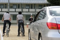 危険を実演で伝える、JAF京都による高校生向け自転車教室 画像