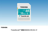 機器を近づけるとデータ転送できる「TransferJet」に対応したSDカード 画像