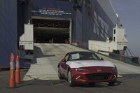 マツダ ロードスター 新型、米国に第一便が到着 画像