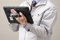 防塵・防滴・耐衝撃性能を極めたNECの10.1型Winタブレット 画像