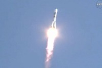 プログレス補給船を搭載したソユーズUロケットの打ち上げ成功 画像