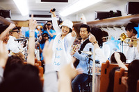吉田美和「ねえ、ありえなくない?」…ドリカム、九州新幹線の車内で熱唱サプライズ 画像