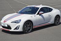 トヨタ 86、英国で「ブランコ」…パールホワイト&レザーの最上級車 画像