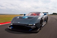 アストンマーティン ヴァルカン、サーキットでデモ走行へ 画像