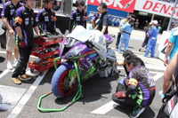 【鈴鹿8耐】スタート30秒前にグリッドへ…エヴァRT初号機 TRICKSTAR、14番手を力走中 画像