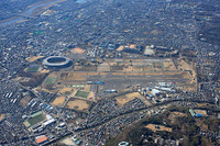 【新聞ウォッチ】調布飛行場付近の住宅街に米製小型機墜落、巻き添えの住民ら3人死亡 画像