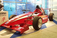 存在感アピール---フォーミュラ・スズキ『隼』もここに展示 画像