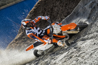 【KTM 125SX 試乗】2ストならではの鋭いダッシュと軽い車体…青木タカオ 画像