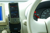 【ケータイでモバHO!】専用機感覚で使える『MUSIC PORTER X』用車載キット 画像