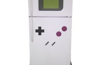 貼るだけで冷蔵庫をゲームボーイに変身させるアクセサリー 画像