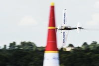 【レッドブル・エアレース 第5戦】チームファルケン室屋義秀選手、3位表彰台を獲得 画像
