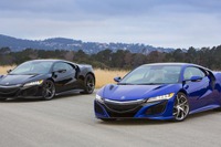 ホンダ NSX 新型、青と黒の新仕様を初公開…オプションの内容も判明 画像